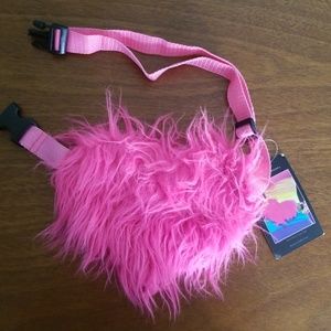 Leg Avenue Furry Heart Fanny Pack